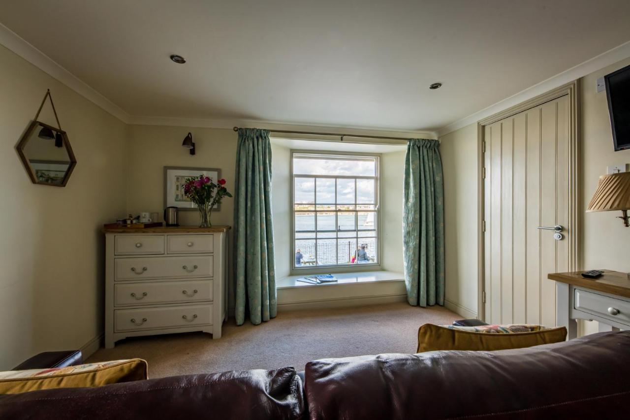 Отель Edgcumbe Arms Торпойнт Экстерьер фото